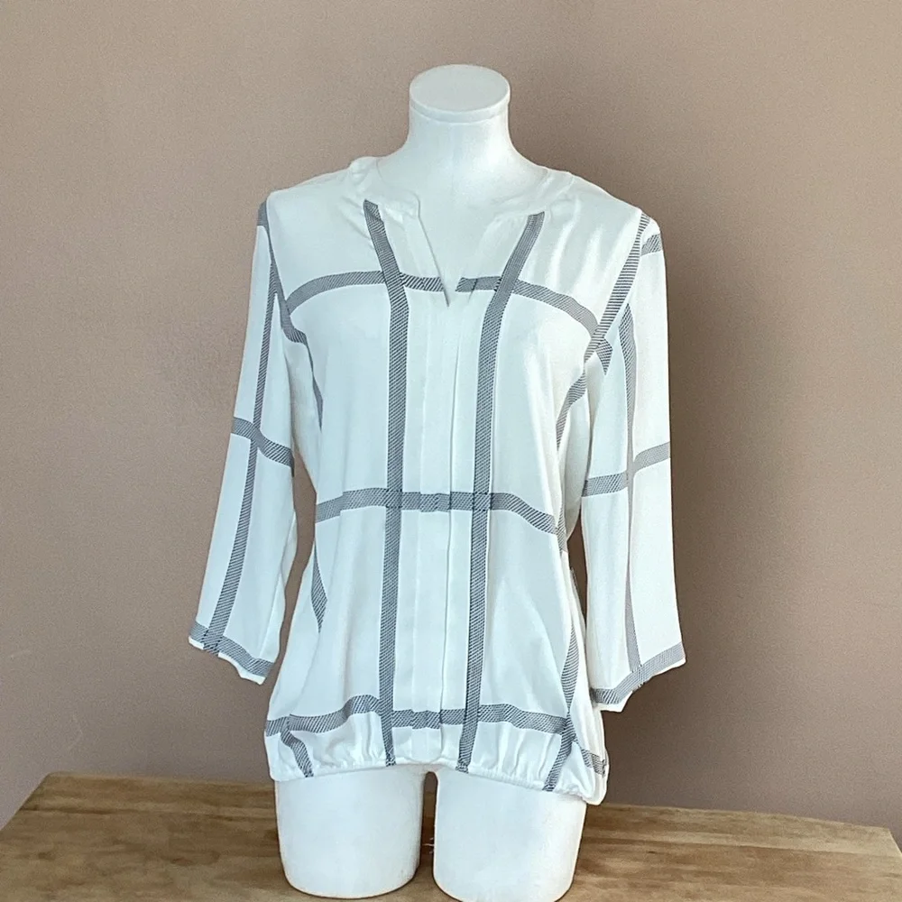 41 Hawthorn White and Black Boxy Blouse with Mandarin Collar - Picture 11 of 11